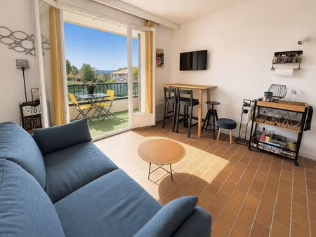 studio en parfait état - proche plages et port