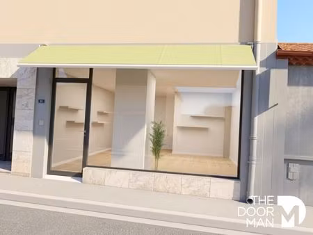 locaux commerciaux 83240