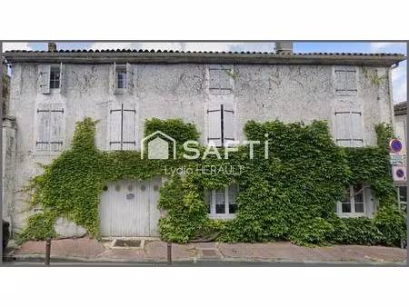 maison de ville spacieuse idéalement située dans le centre historique de cognac
