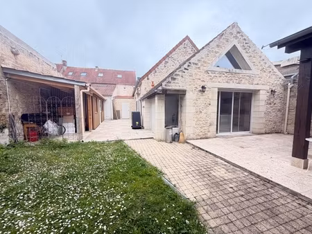 ensemble immobilier avec 4 lots indépendants fort potentiel locatif à montataire (60)