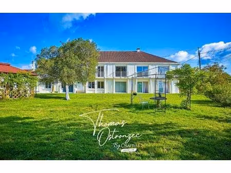 demeure de charme 600m²  8 chambres sur 3 hectares