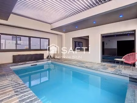 villa contemporaine de plain pied de 240 m² sur 801 m² de terrain
