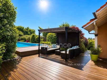 maison à vendre 8 pièces saint cergues  proche douane  piscine chauffée  terrain 823m  esp