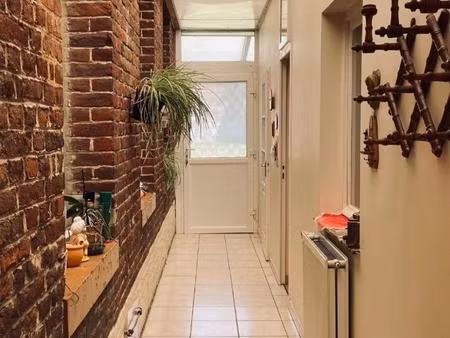 maison avec 2 chambres  possibilité 3  une chambre au rez de chaussée..... clairement le g