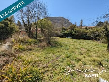 terrain constructible dans une impasse au calme avec étang