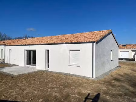 location maison au poiré-sur-vie (85170) : à louer / 105m² le poiré-sur-vie