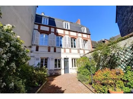 très belle maison de maitre en plein coeur du centre ville