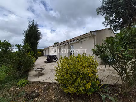 maison 3 chambres plain pied au calme avec piscine et carport