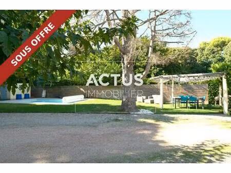 propriété de 5 chambres avec piscine proche du centre de s