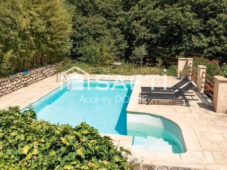 07140 chambonas : ensemble immobilier de 4 logements avce piscine et chataigneraie