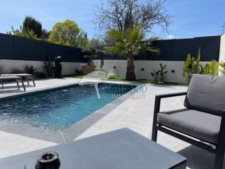 maison 5 pièces 3 chambres avec piscine et garage  à deux pas de lorgues...
