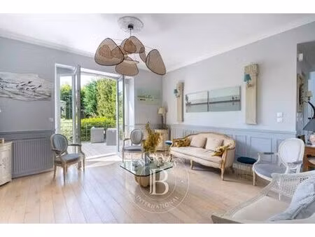 maison de 10 pièces de luxe en vente à le chesnay  île-de-france