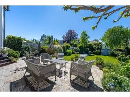 maison de prestige de 197 m2 en vente le chesnay  île-de-france