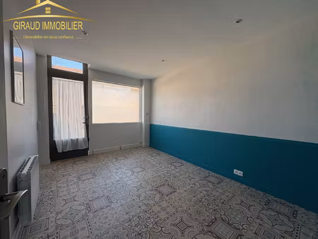 location local commercial 25m² charlieu 42190