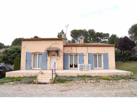 villa familiale 3 chambres avec grand terrain et fort potent