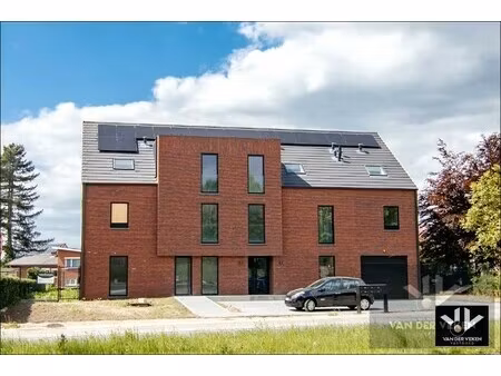 ruim gelijkvloers nieuwbouwappartement met 4 slaapkamers en 2 badkamers  ruim terras en ee
