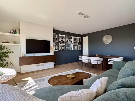 hedendaags appartement 95m² met garagebox en terras.