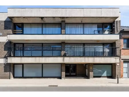 instapklaar gelijkvloers appartement mét garage.