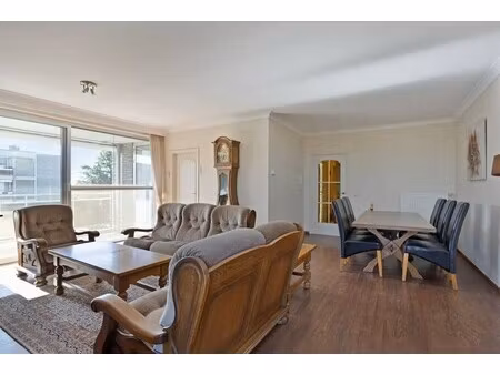 zeer ruim 2 (+1)-slaapkamer appartement met overdekt terras  ondergrondse garagebox en apa