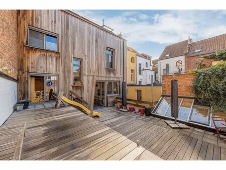 ruime woning met dakterras en atelier