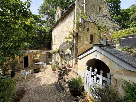 exceptionnelle maison semi-troglodyte -