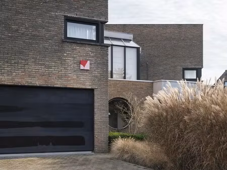 brutalistische woning ‘haerick’  gebouwd in 1976 naar ontwerp van architecten xavier de wu