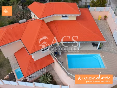 coup de coeur assuré : maison récente avec piscine et vue sur