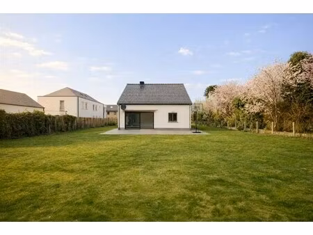 luxueus afgewerkte villa met 5 slaapkamers in leerne!