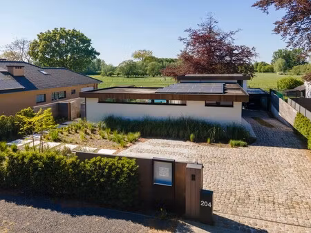 stijlvolle villa met zwembad en praktijkruimte in merelbeke