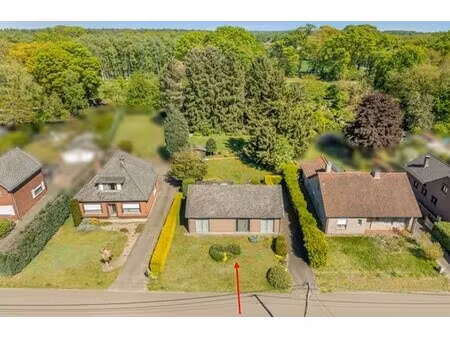 gelijkvloerse bungalow op een perceel van 20are