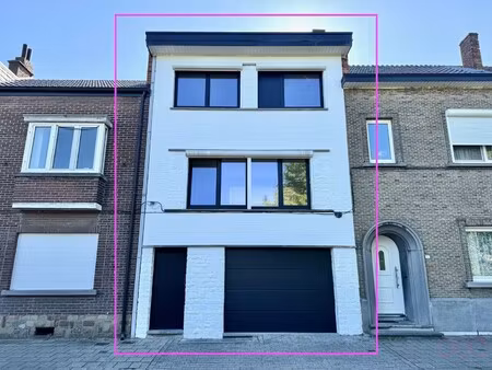 volledig gerenoveerde woning met garage  terras en tuin - wordt volledig instapklaar afgew