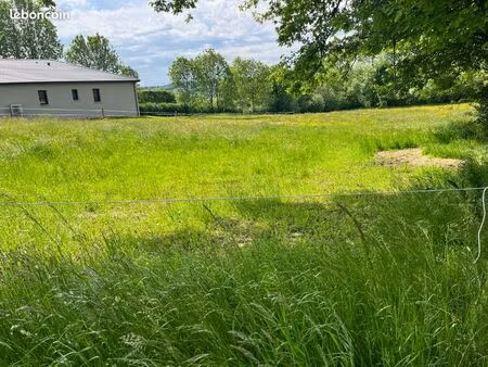 terrain 1 600 m² jussac