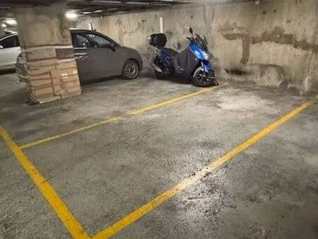 parking 10 m² paris