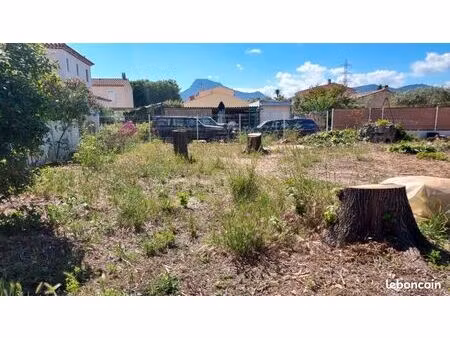 terrain 390 m² la crau