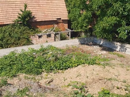 terrain 496 m²
