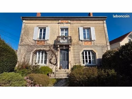 maison de caractère 295 m² – 11 pièces – jardins arborés – garage – chaumont centre