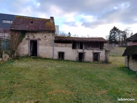 grange à rénover avec dépendance  puits  four à pain
