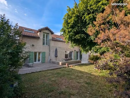 maison rénovée quartier calme le chevalon