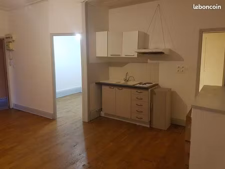 appartement rez de chaussée avec cour close privative