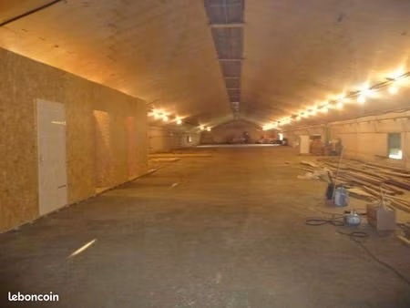 garage/box 20 m² peillac