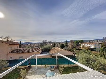 haut de villa avec terrasse et jardin quartier du mont d'or