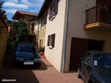 particulier loue maison de village