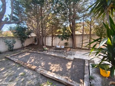 maison jardin et terrain de pétanque