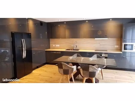 appartement 95 m2  4 pieces  au calme