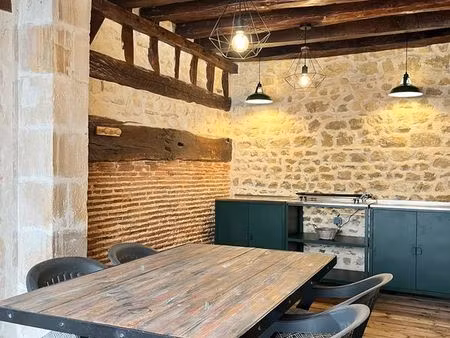 rare : 2 pièces meublé avec extérieur au centre-ville auxerre