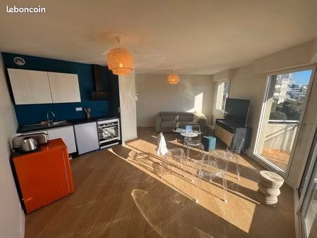 rare grand studio meublé renové port centre ville vue mer