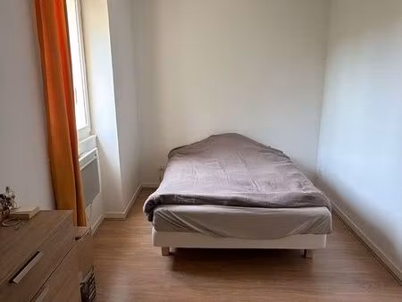 t2 meublé 50 m² oullins centre (métro b à 2 min)