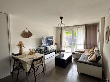 appartement rez de chaussée avec garage et jardin attenant