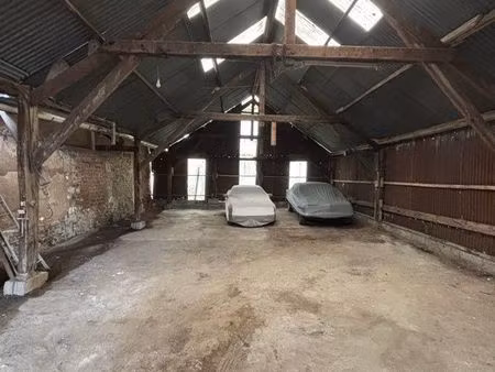 hangars de stockage fermé