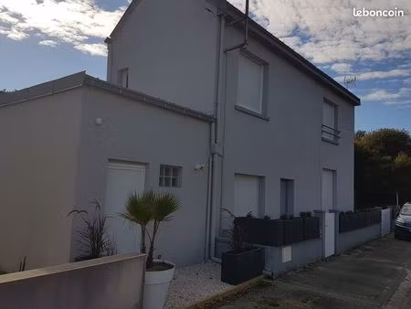 rare maison individuelle loué à l'annee à 400m de la mer